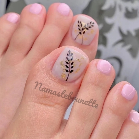 2/$16 Boho Leaf Press On Toenails - Picture 3 of 16